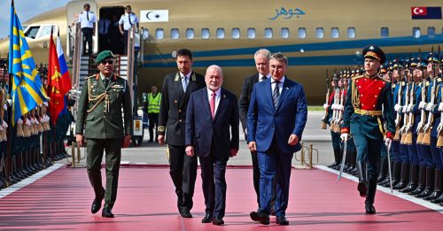 元首抵俄 展开历史性国事访问