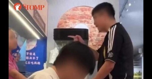 不知订单没通过 苦等甜品半小时 男子飙骂 拿钱扔劝架旁人