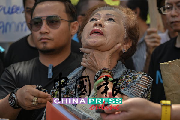 何保诸坦言，自己曾萌生轻生念头。