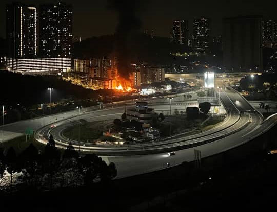 独家｜班底达南深夜大火！整排店屋陷火海