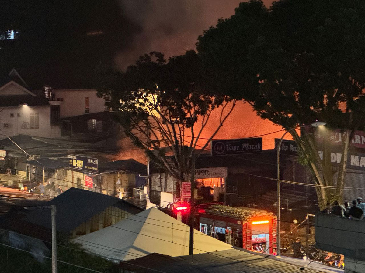 独家｜班底达南深夜大火！整排店屋陷火海