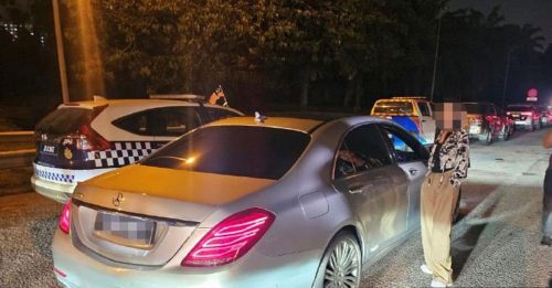 路税过期4豪车被扣押 司机们坐电召车回家