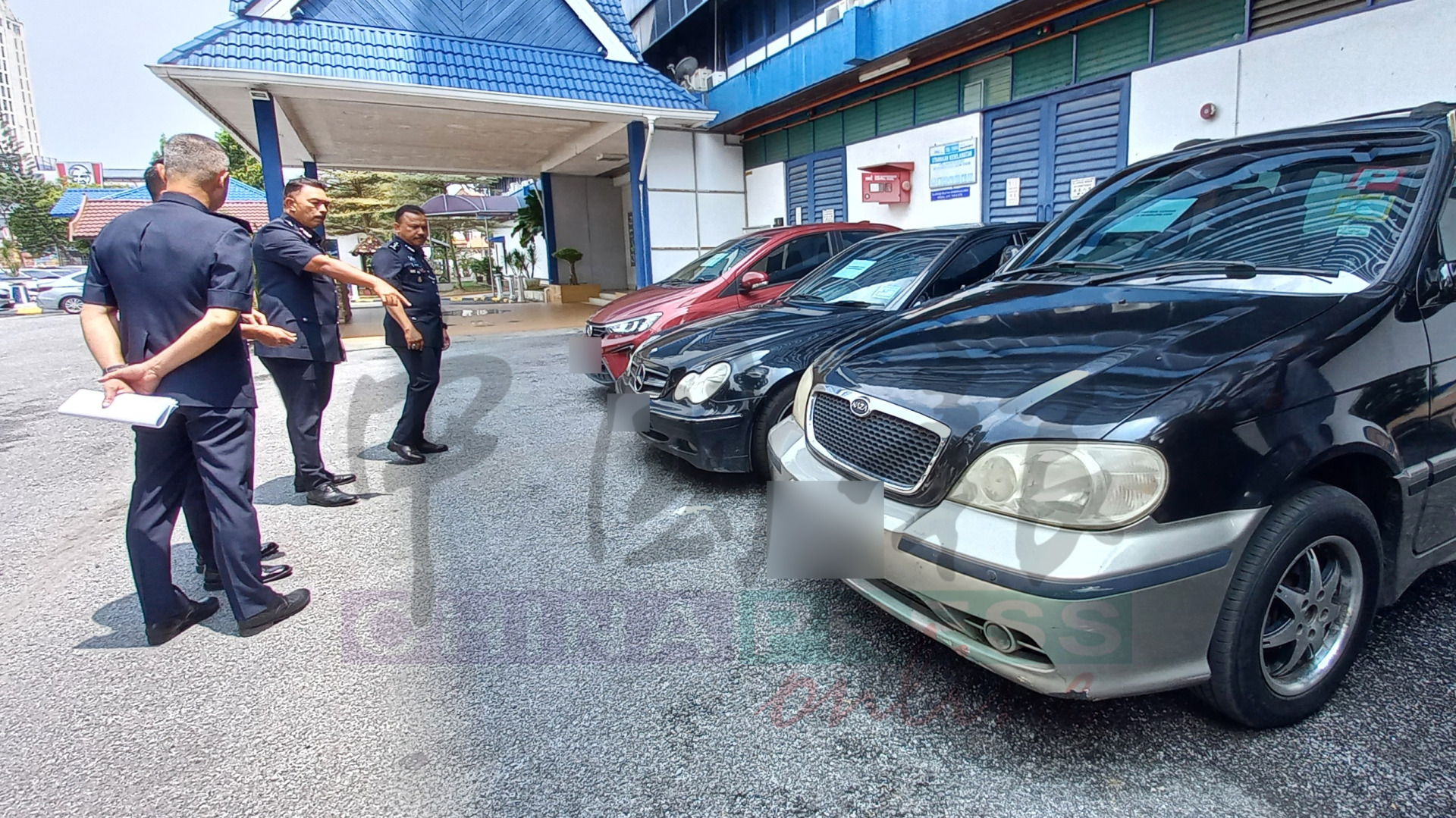 被充公的轿车及豪华轿车,目前停放在吉兰丹警察总部。