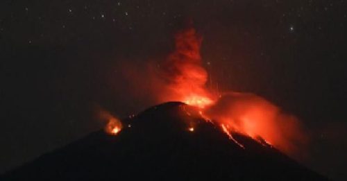 印尼2座火山 同日先后喷发