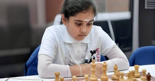 英国10岁女孩 击败西洋棋特级大师