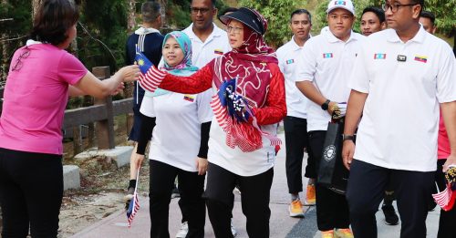 扎丽哈：灌输爱国意识 遵循指南挂国旗