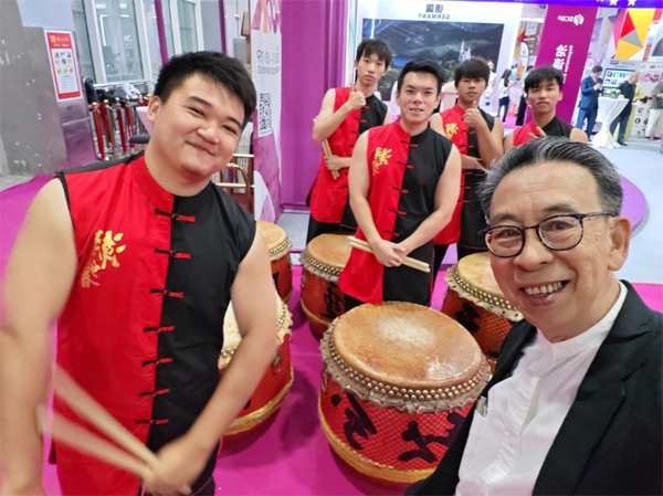 陈再藩受邀赴中国 分享二十四节令鼓发展故事