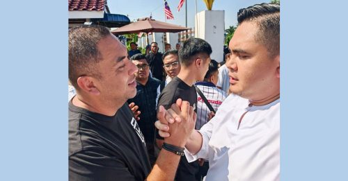 五金店国旗短暂倒挂｜“你陪我 我挺你” 诺希尔米现身法庭