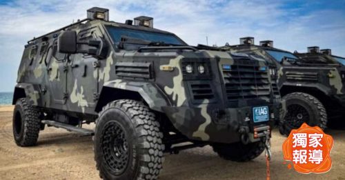 独家｜叫我IAG“守护者“！警迎新钢铁猛兽 老战车送博物馆