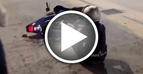 叼烟耍特技 摩哆党帅不到10秒