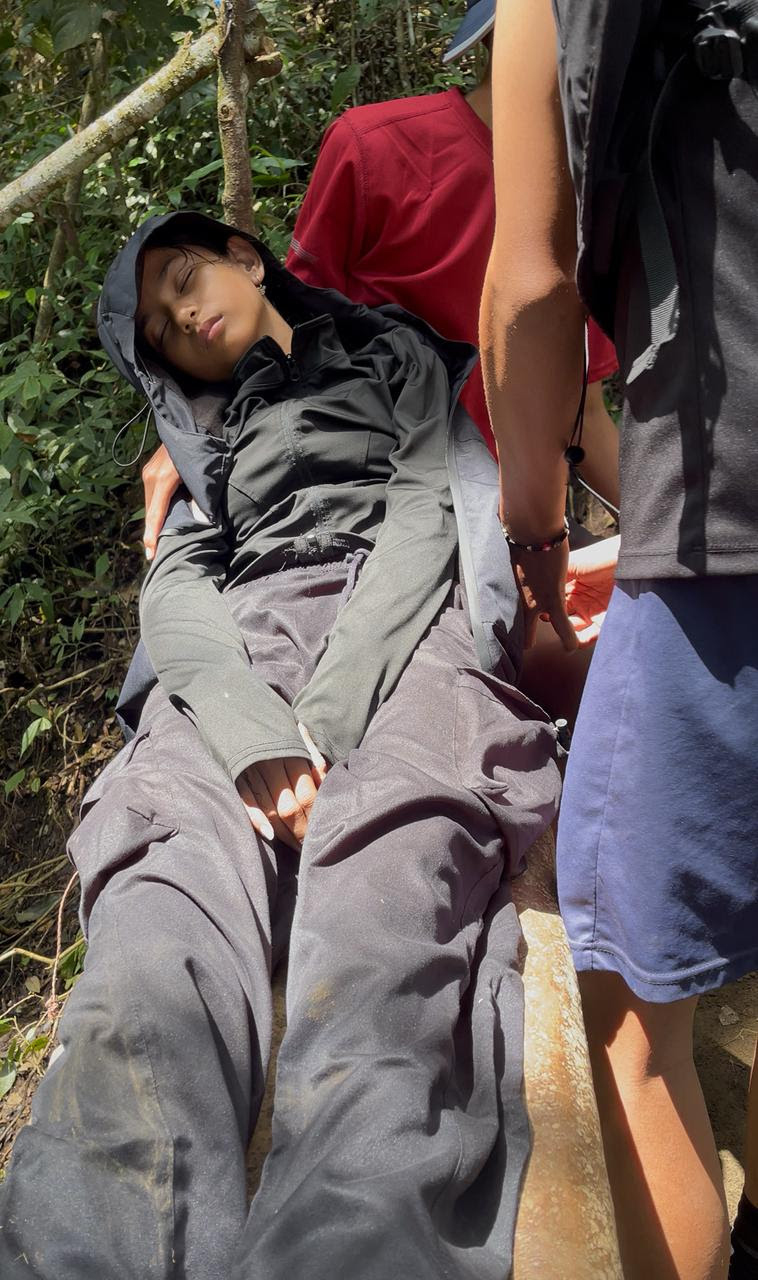 晕倒的大马少女。