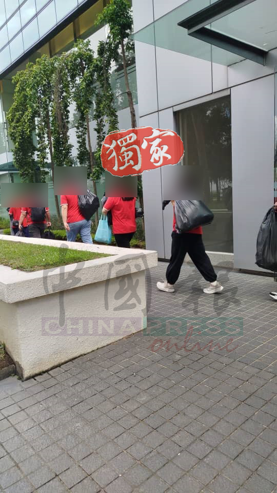 警方在行动中，据知逮捕上百人。