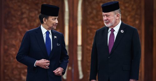 汶莱苏丹抵国家王宫 元首亲自迎接