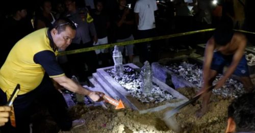 14岁怀孕少女轻生 尸体胸部“可疑抓痕” 男友亲哥落网