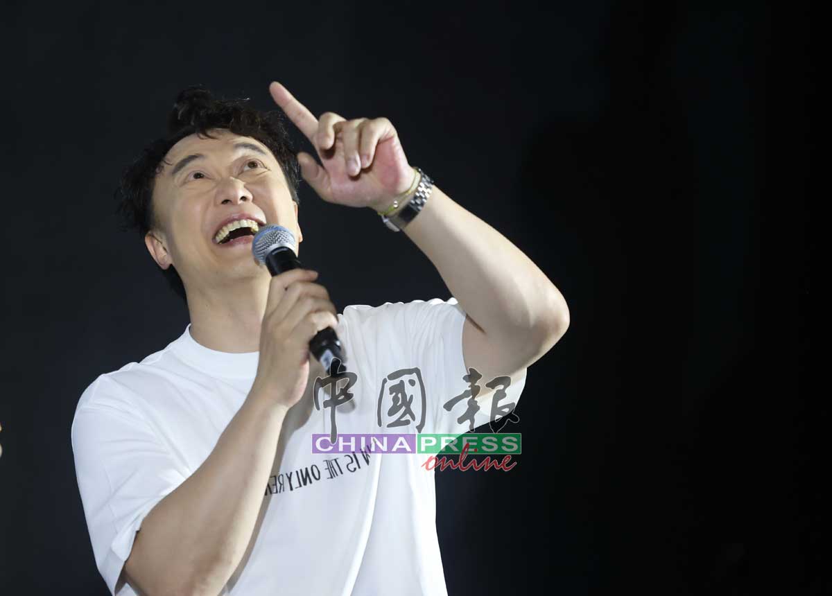 陈奕迅来马心情大好，分享会上与歌迷对话，表情多多。