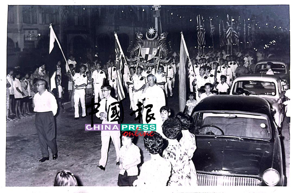 1962年，公教中学生参与马来亚独立纪念日游行。