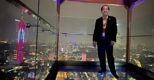 吉隆坡塔推国庆玻璃观景盒 300米高空体验凌空俯瞰