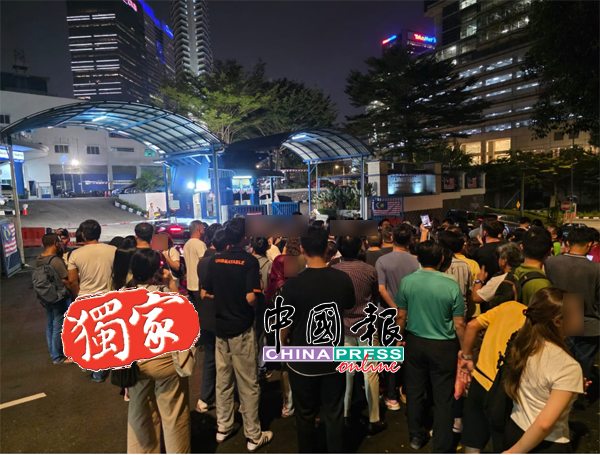 独家｜突击商业大楼 扣逾400男女 家属苦守警局外｜附音频