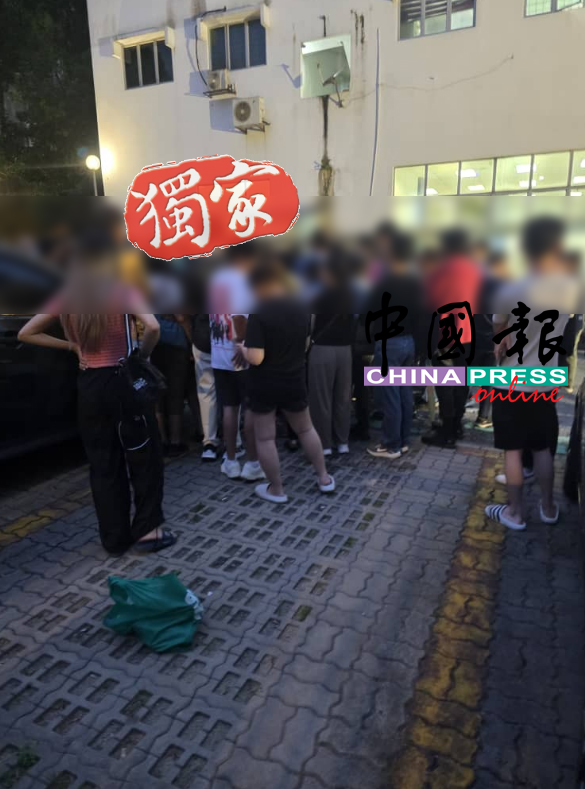 独家｜突击商业大楼 扣逾400男女 家属苦守警局外｜附音频