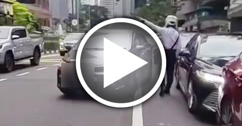 插队违泊致大塞车 交警教训驱赶司机