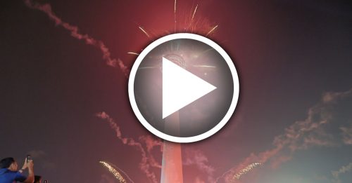 吉隆坡塔迎国庆日 360度烟火秀点亮夜空