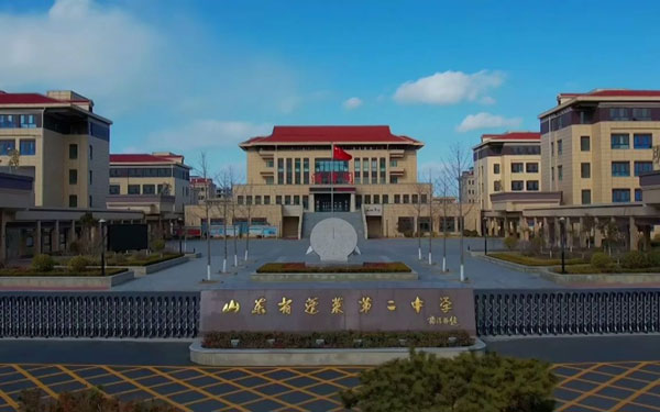 校方已辞退教师。