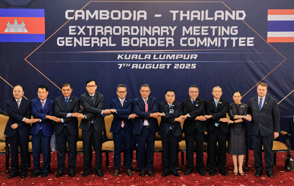 Malaysian Home Minister Saifuddin Nasution Ismail, sixth left, Thai and Cambodian delegates led by Thai Deputy Defense Minister Natthaphon Narkphanit, seventh left, and Cambodian Defense Minister General Tea Seiha, fifth left, pose for a group photo ahead of the Extraordinary General Border Committee (GBC) to discuss their border dispute between Cambodia and Thailand in Kuala Lumpur, Malaysia, Thursday, Aug. 7, 2025. (Hasnoor Hussain/Pool Photo via AP)
