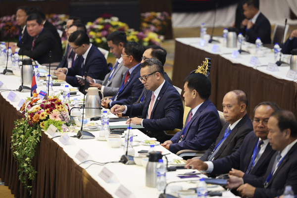 Cambodian delegates led by Defense Minister General Tea Seiha, fifth right, attend a meeting of the Extraordinary General Border Committee (GBC) with Thai delegates led by Deputy Defense Minister Natthaphon Narkphanit to discuss their border dispute, as hosted by Malaysian Home Minister Saifuddin Nasution Ismail, in Kuala Lumpur, Malaysia, Thursday, Aug. 7, 2025. (Hasnoor Hussain/Pool Photo via AP)