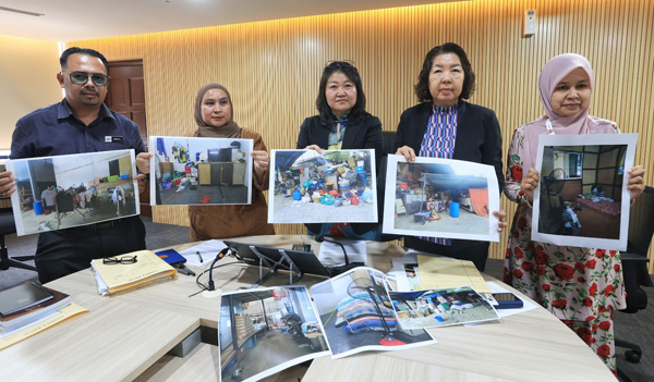 林秀琴(中)当时与各相关机构,召开记者会揭露此案。(档案照)