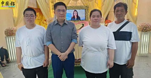 “华文教育 感恩有您” 黄家和与多名华小校长 向何校长致祭