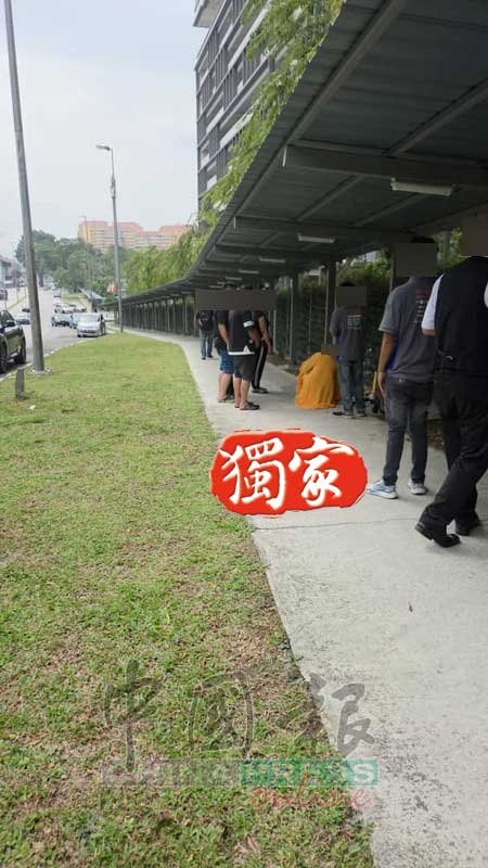 独家｜华裔男大生家属 到案发现场招魂