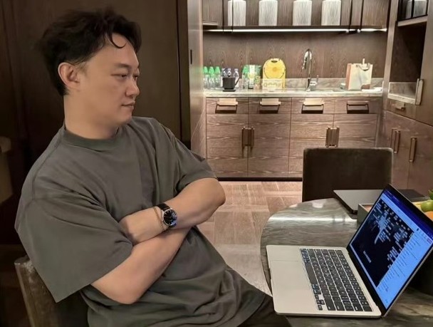 忘词片段遭消费 歌神：好笑咩？