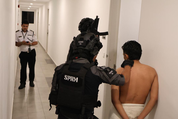 反贪会逮捕5名高级军官和5名平民，其中一人是印尼籍女子。