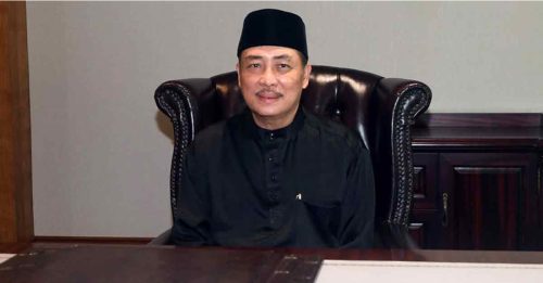 地庭11月17日审艾伯特 诉哈芝芝藐视法庭申请