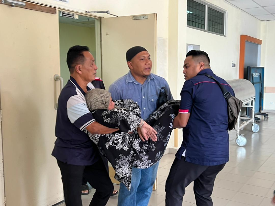 沙希玛在医院认尸后,第4次哭到晕倒,需由旁人抬出太平间。(图:KOSMO)