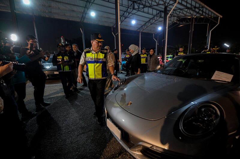 太猖狂！开豪车外国人被踢爆 没路税 没保险 假驾照｜附音频