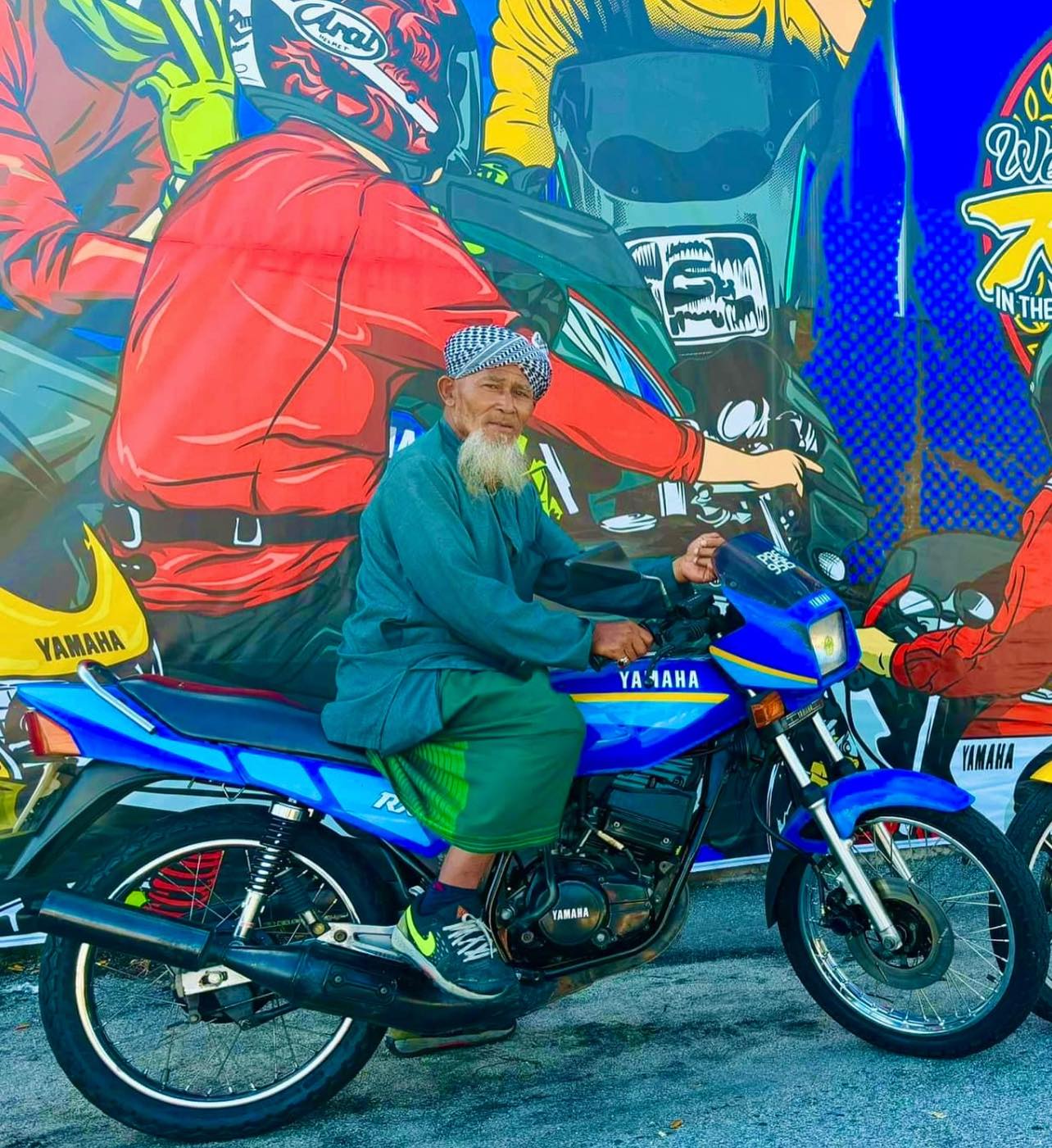 Paksu Tomoi在RZX摩哆爱好者的圈子,享有“大佬”(Otai)的声望。