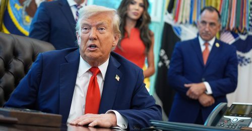 美国对等关税｜特朗普威胁中国 “若不供应矿产 征200%关税”