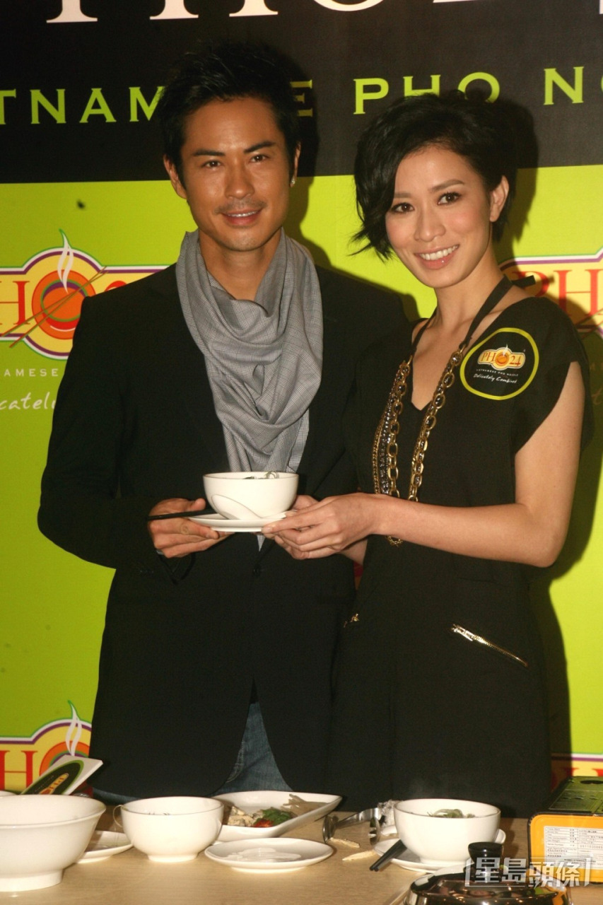 在2008年，佘诗曼与郑嘉颖传拍《法证先锋II》期间燃爱火。