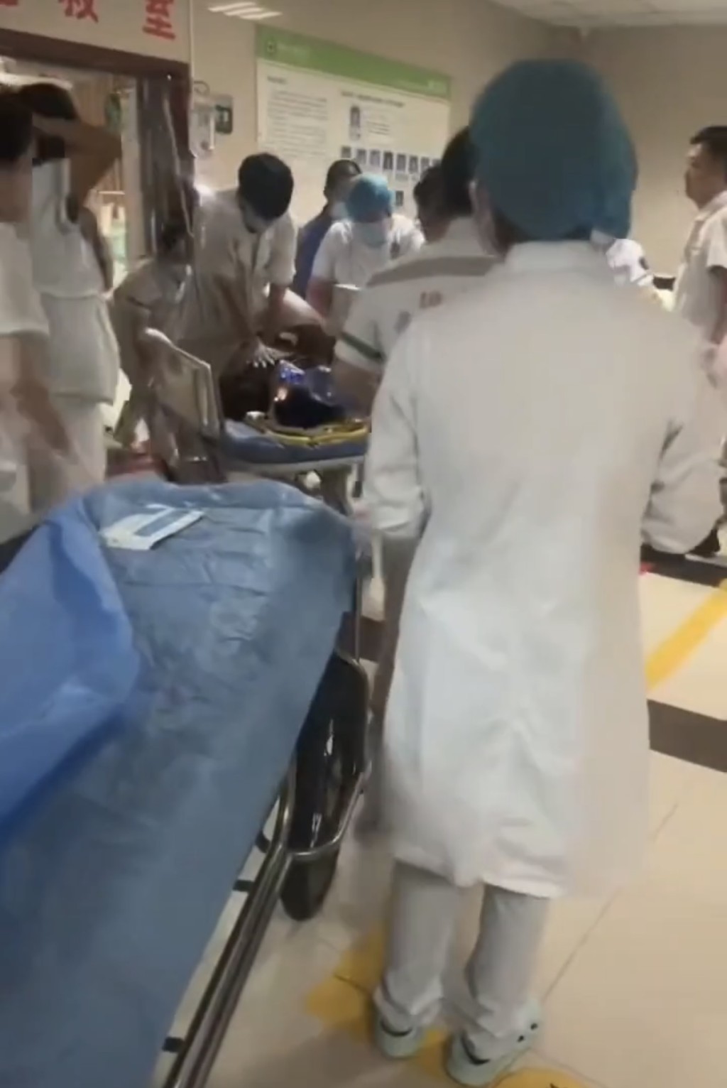 伤者被紧急送院治疗。