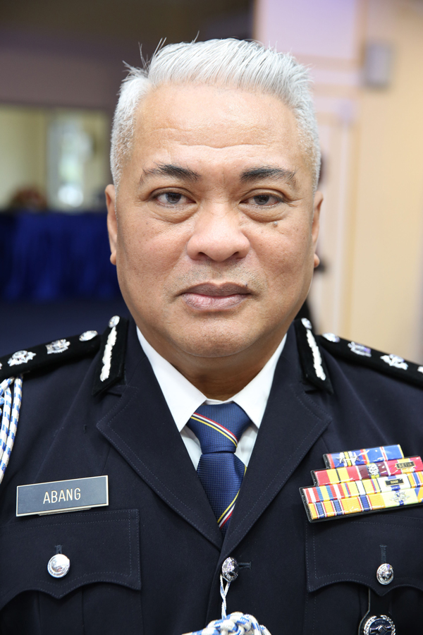 怡保警区主任阿邦再那阿比丁助理总监
