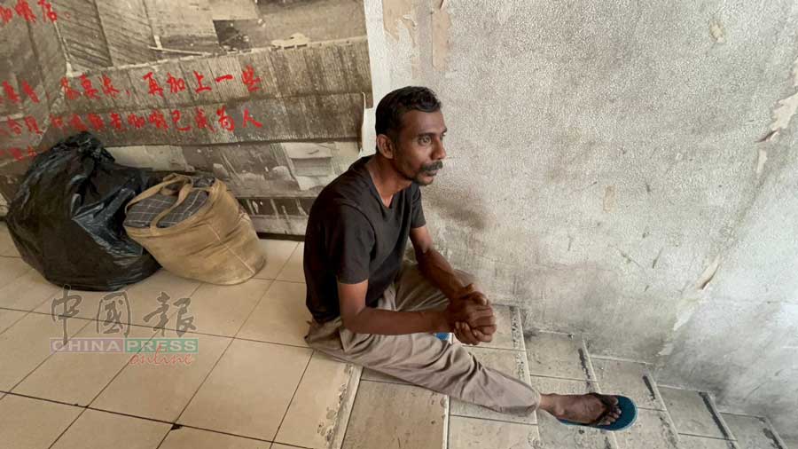 莫哈末达尼斯松口承认收了100令吉。