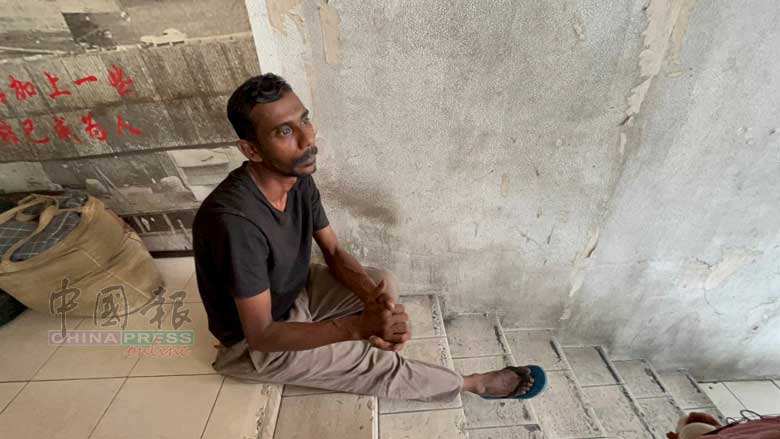 莫哈末达尼斯松口承认收了100令吉。