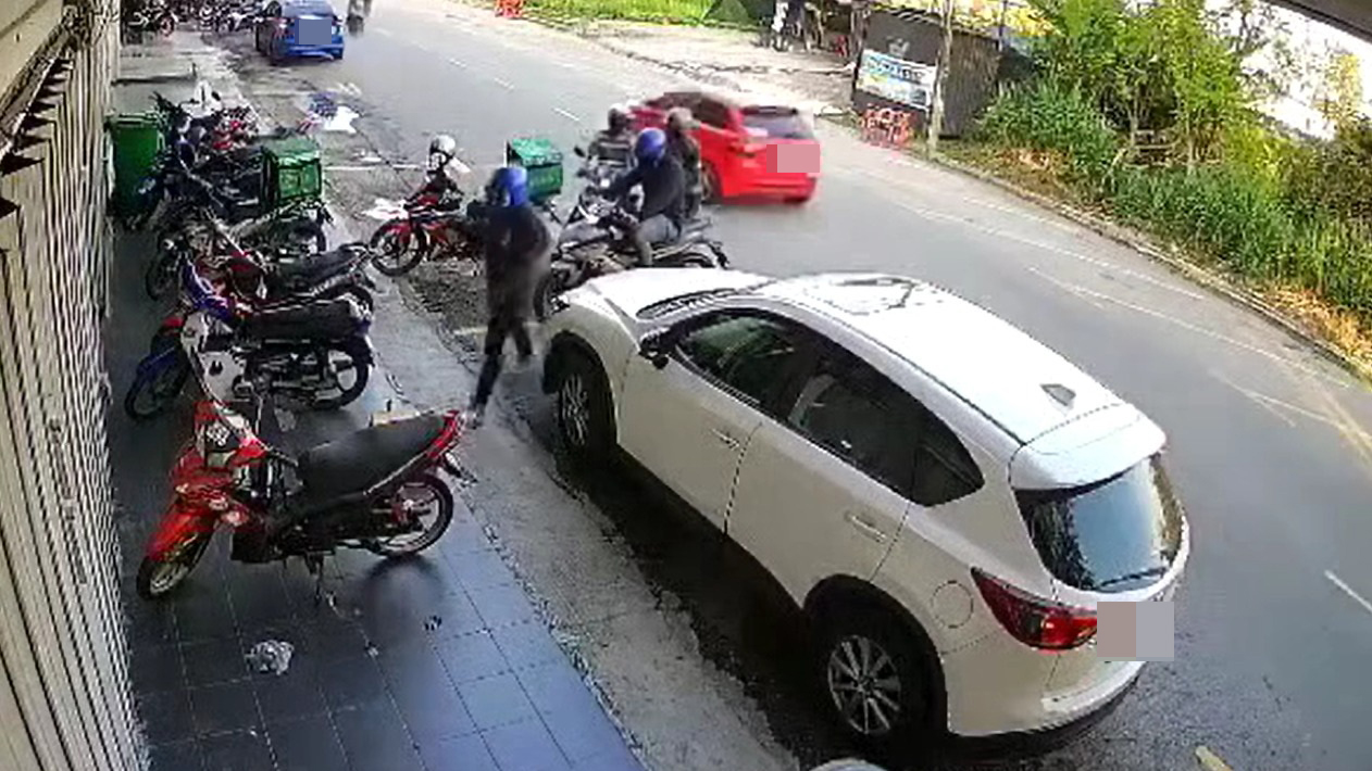 6名匪徒分工合作，3人闯入室内打劫，另3人则在外接应。