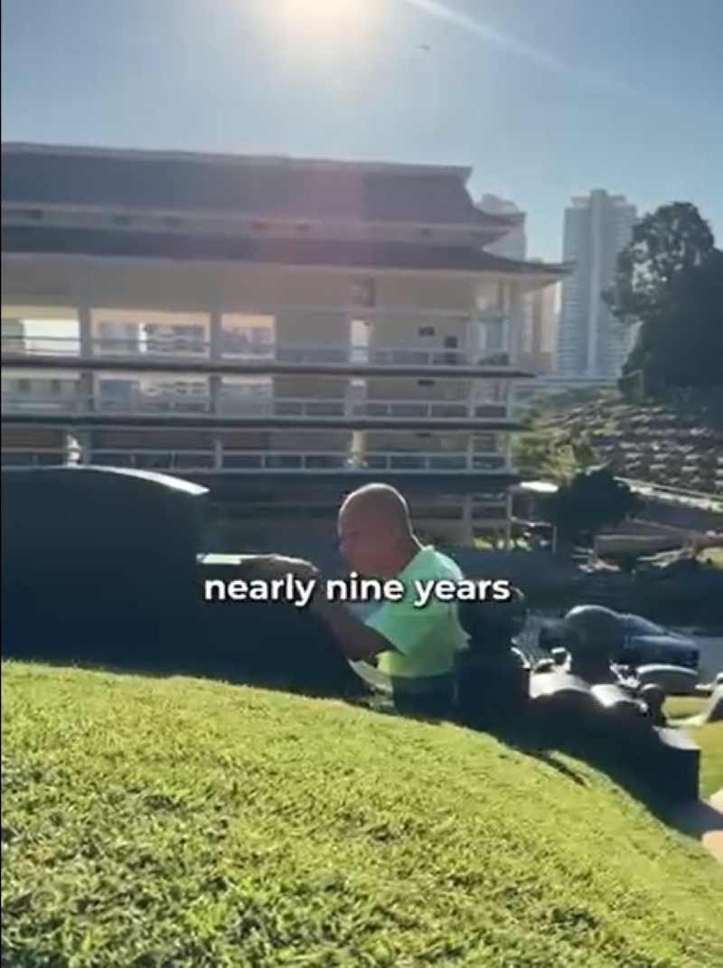 吕开恩每天都会登上义山，只为再见妻子一面。