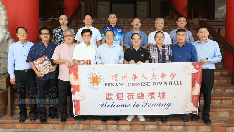 吉打州华堂与槟华堂领导层进行交流，左起陈荣发、冯富光、蔡德兴、云炳坤、锺来福、陈坤海、郑荣兴、王益辉。
