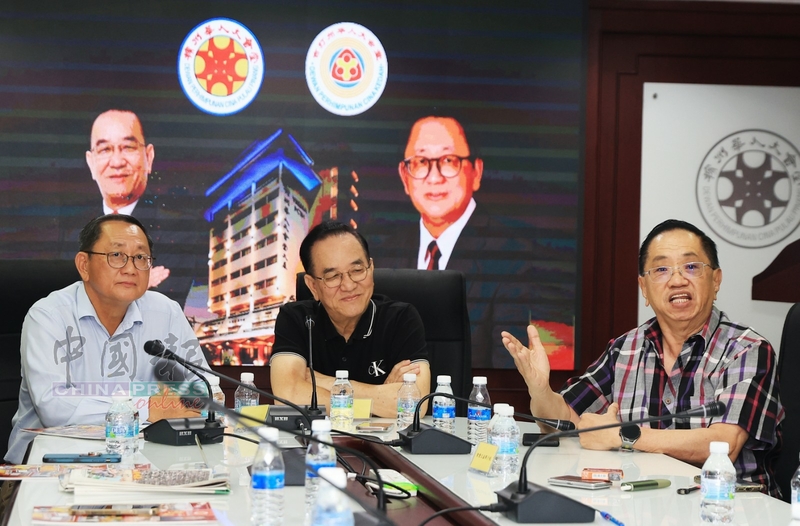 郑荣兴（右）狠批搞组织霸凌的华总一些领导，左起锺来福及陈坤海。
