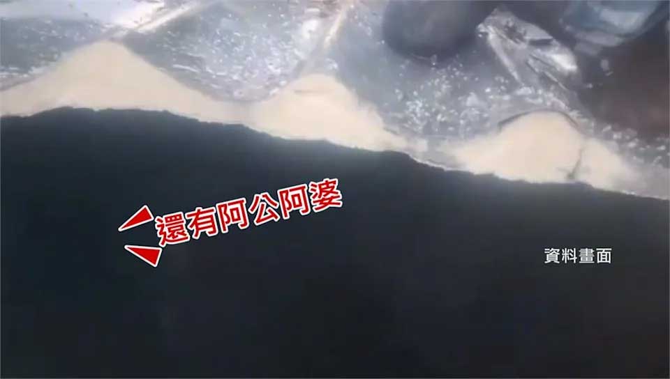 女童告诉消防人员屋内还有自己的阿公阿婆。