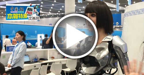 新闻中心科技展很吸睛 女机器人“小合”懂3语