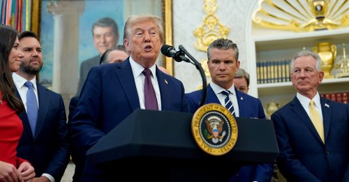 称中国阅兵不构成挑战 特朗普：对普汀非常失望